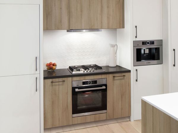 The Best Hobs and Hoods for Singaporean Kitchens: Maximizing Efficiency in Small Spaces